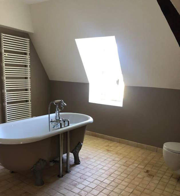 Charming 18Th Century Chateau, Near Bayeux In Calvados, Normandie Livry  Exteriör bild